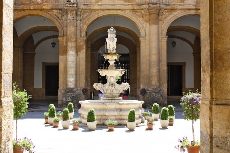 Patio de l'université de Séville