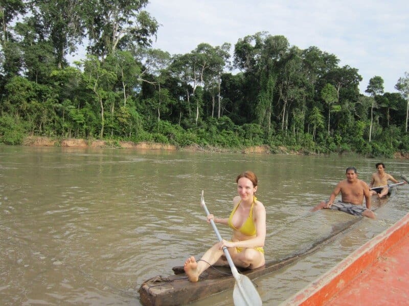 Sur la pirogue (Madre de Dios, Pérou)