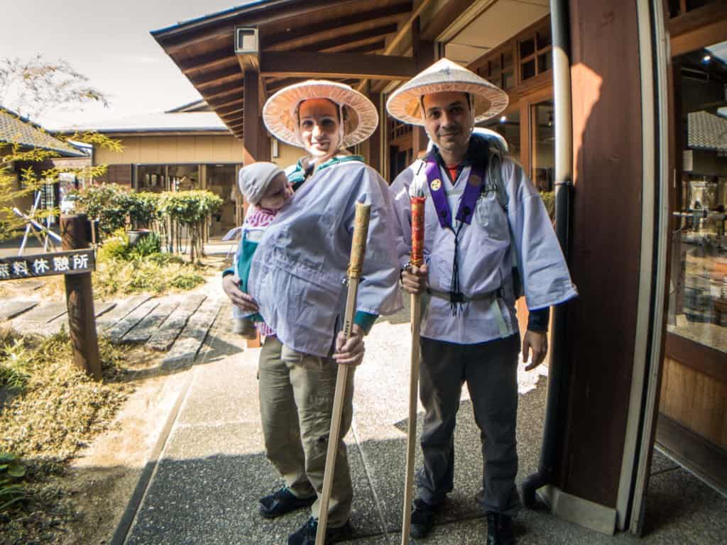 Shikoku, pèlerinage, pèlerin, famille, bébé, Japon, voyage, henro, ohenro, tenue, papa, maman, Amandine, François, Manoa