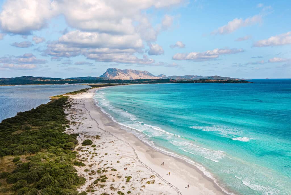 que faire en sardaigne plage la cinta