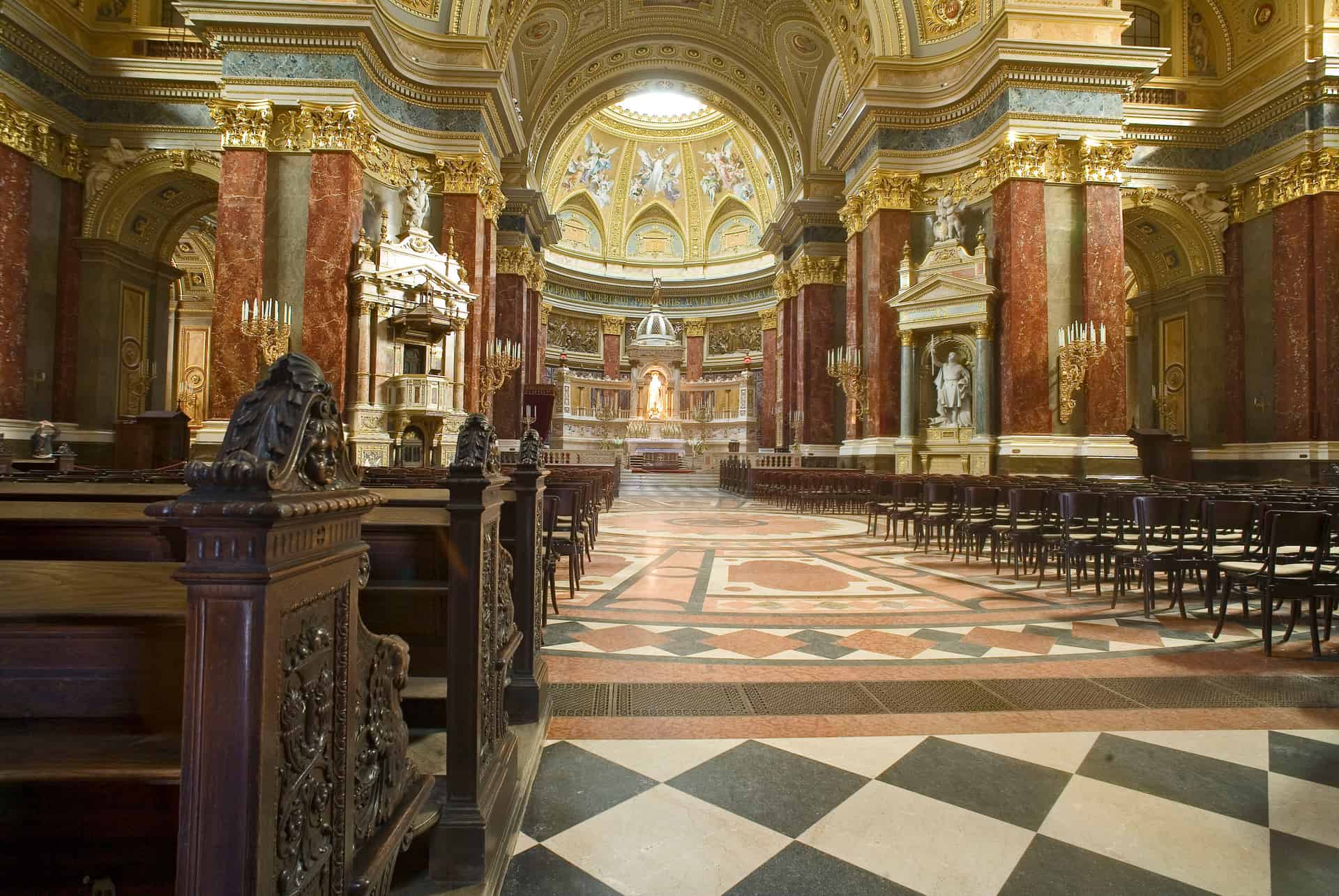 que faire a budapest eglise saint etienne interieur