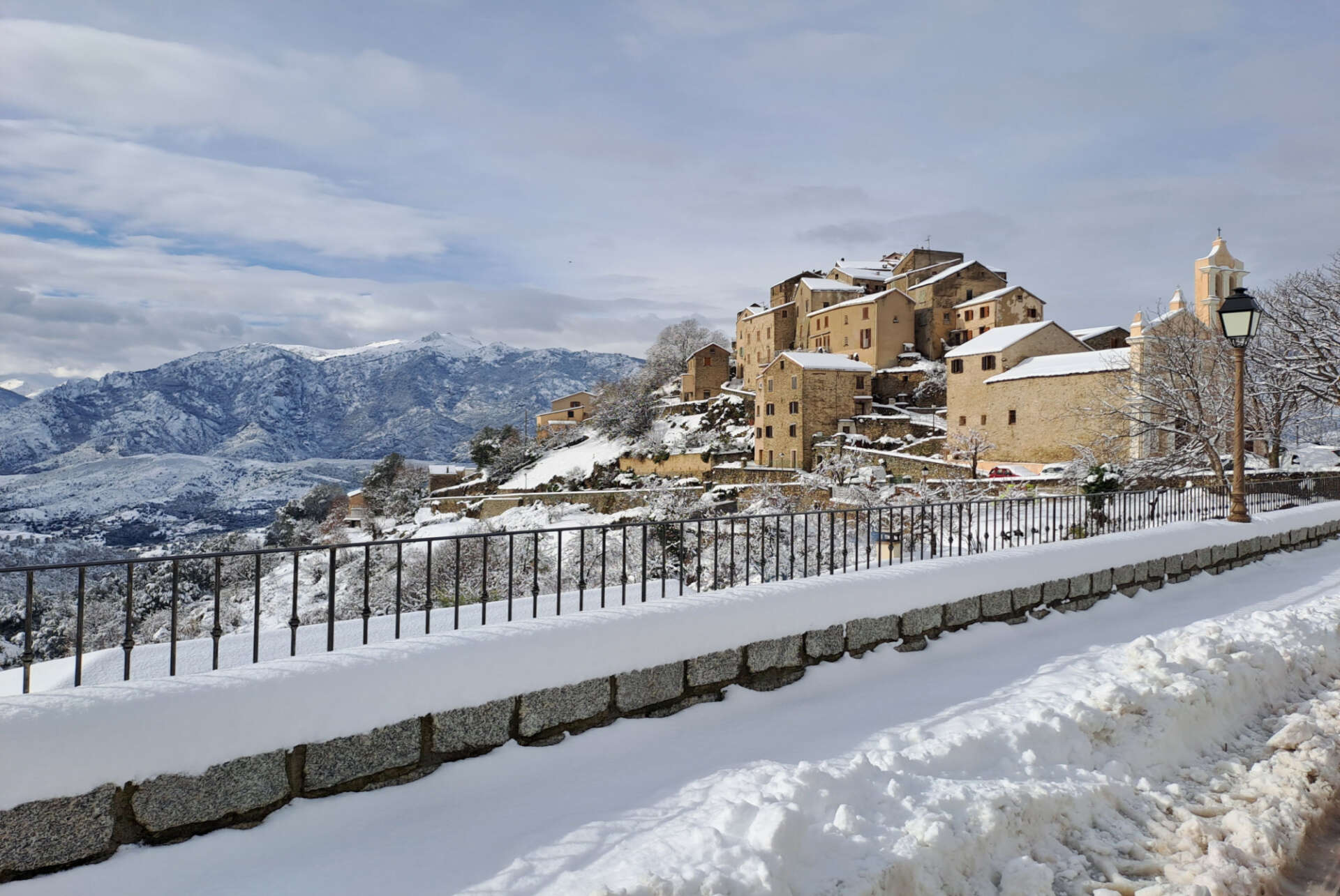 village corse en hiver