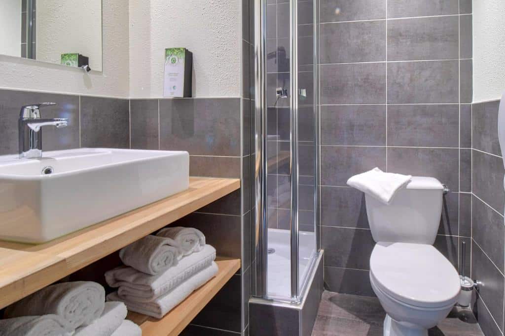 kyriad anglet salle de bain