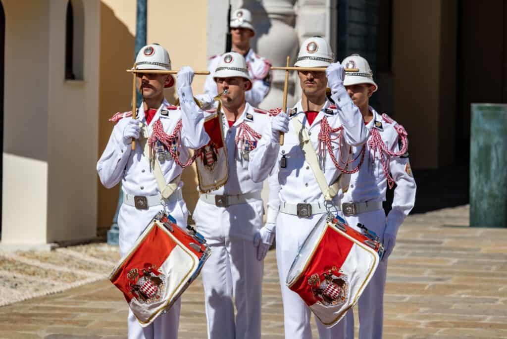 releve garde monte carlo