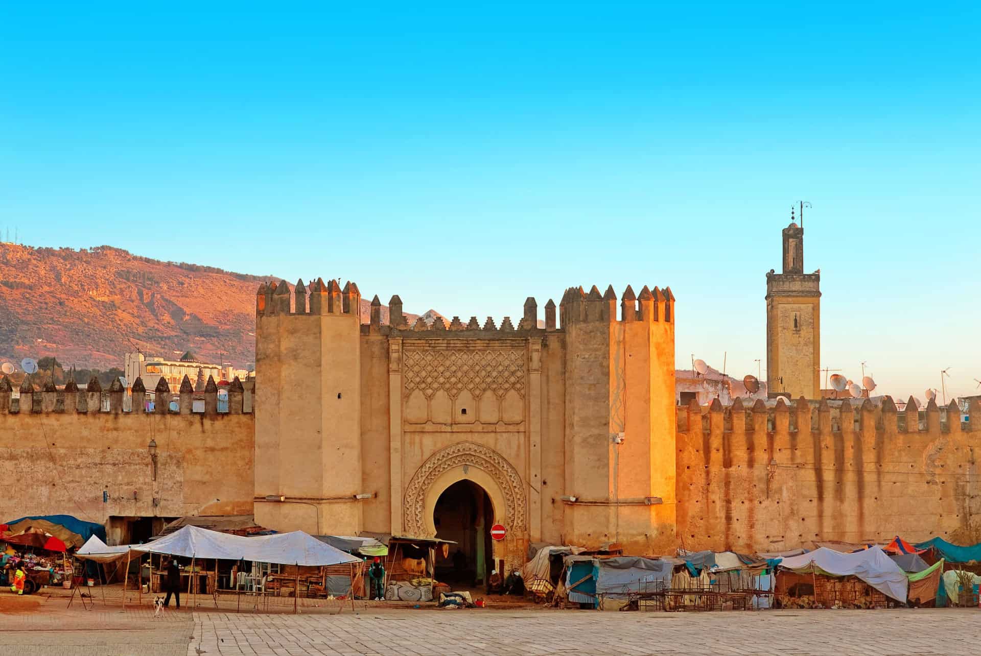 entree medina fes road trip maroc