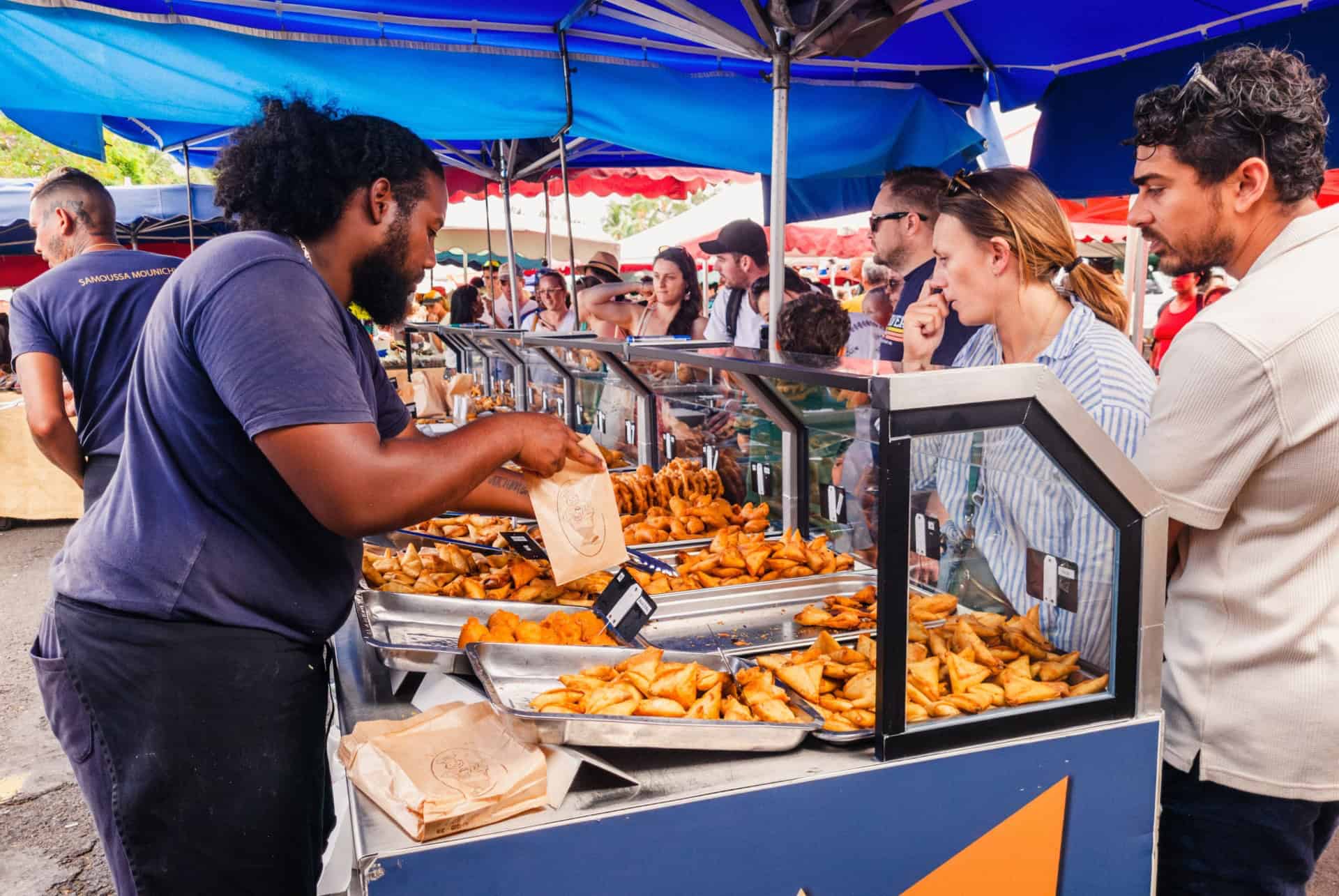 que faire à la réunion samoussas gastronomie créole