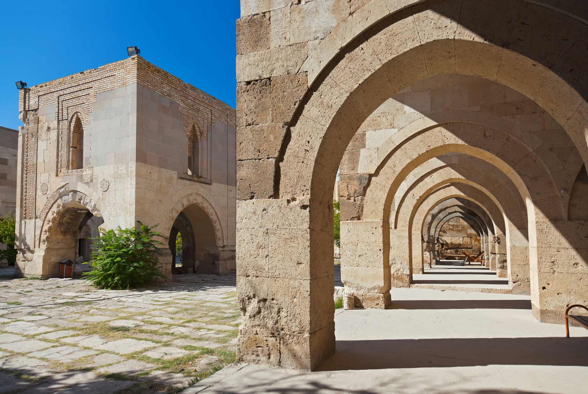 cour du caravanserail de sarihan