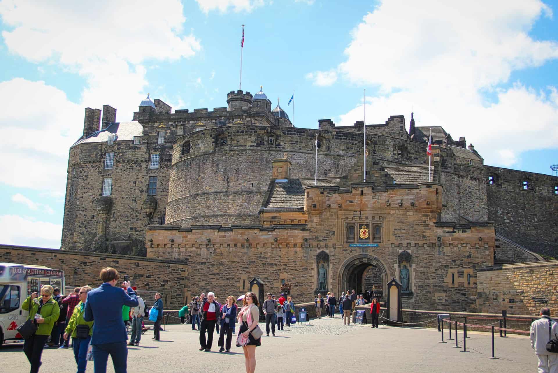 affluence touristique edimbourg en juin