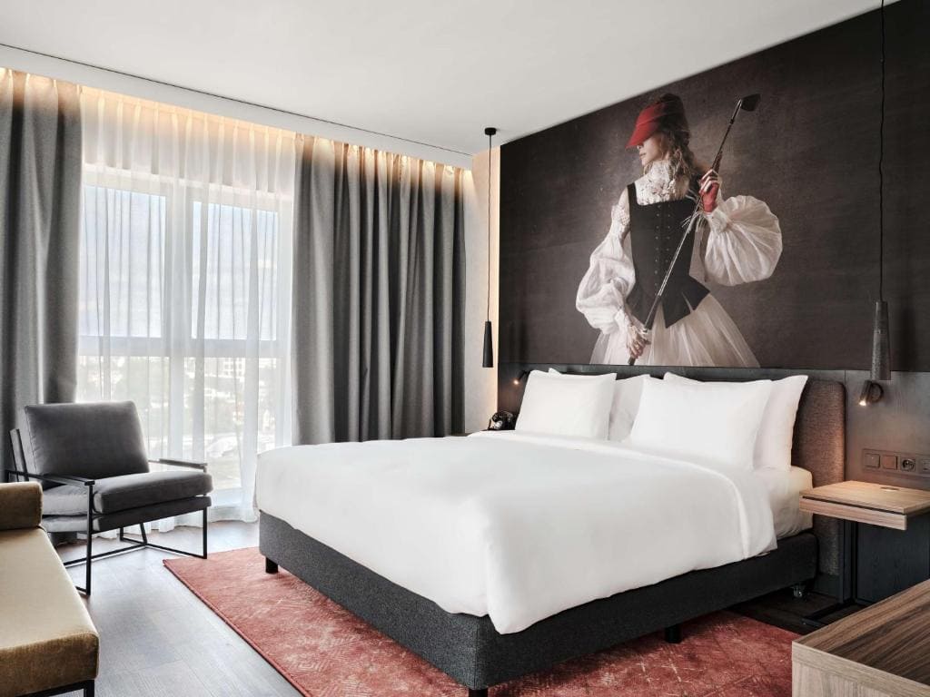 radisson red hotel apartments