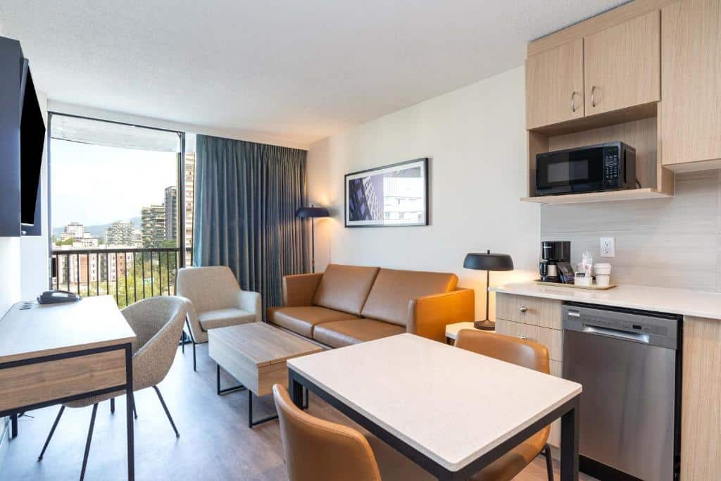 sandman suites vancouver on davie village