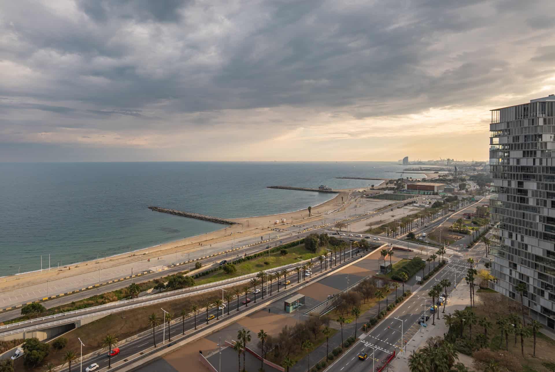 plus belles plages de barcelone llevant