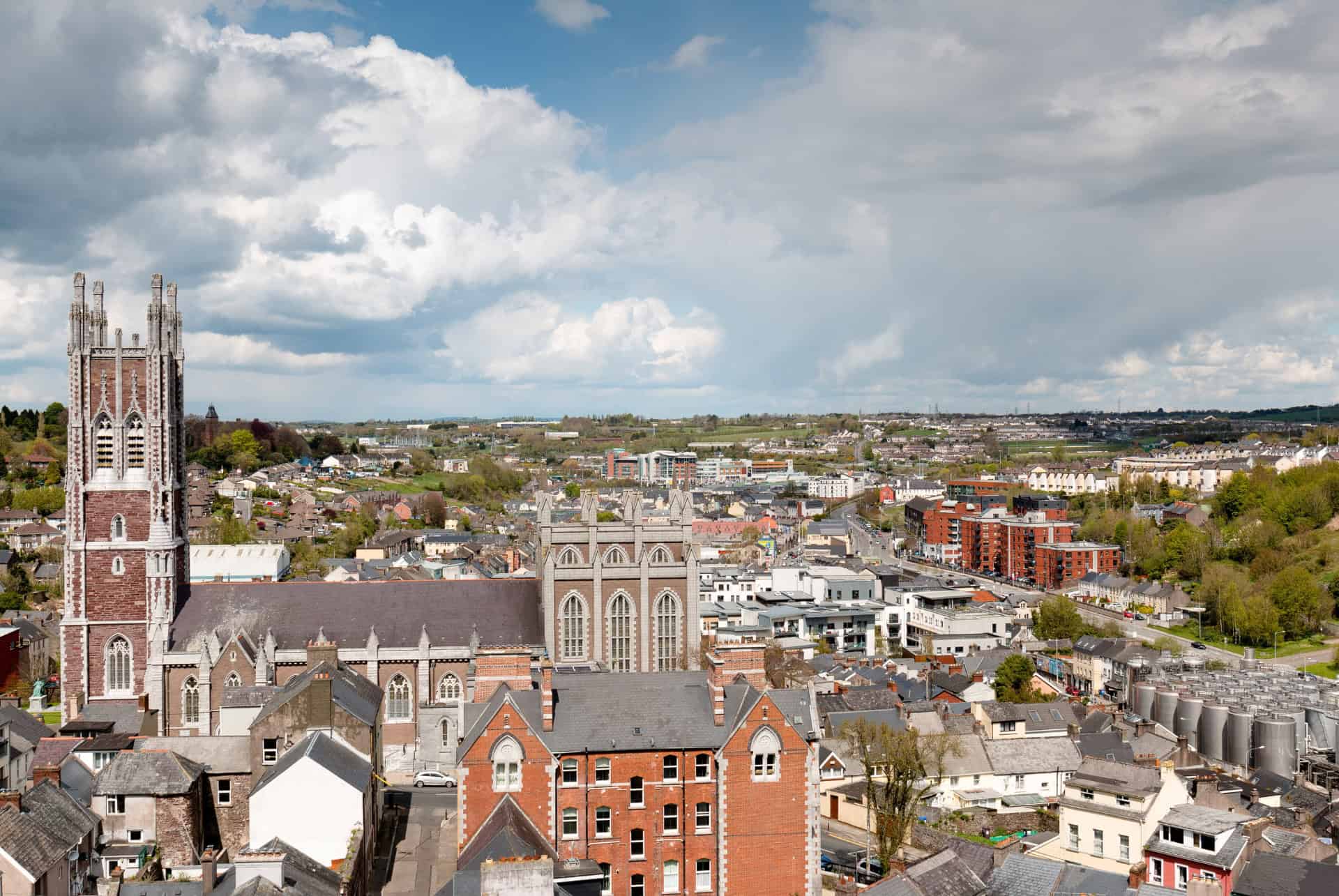vue aerienne de la cathedrale sainte marie et sainte anne