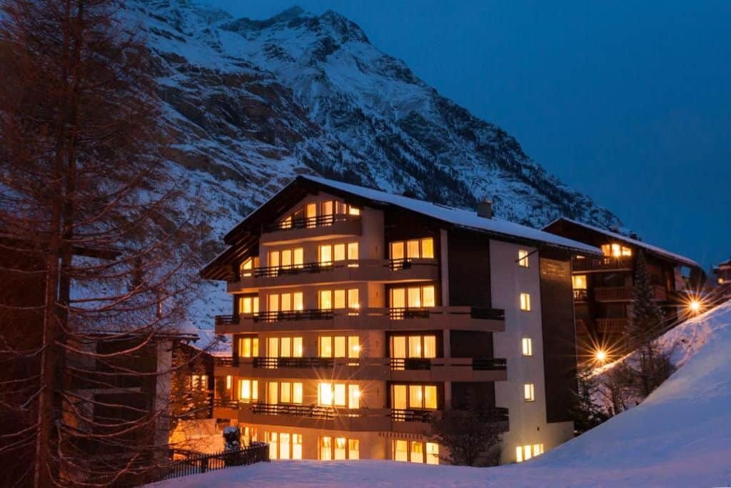 BaseCamp hotel zermatt exterieur