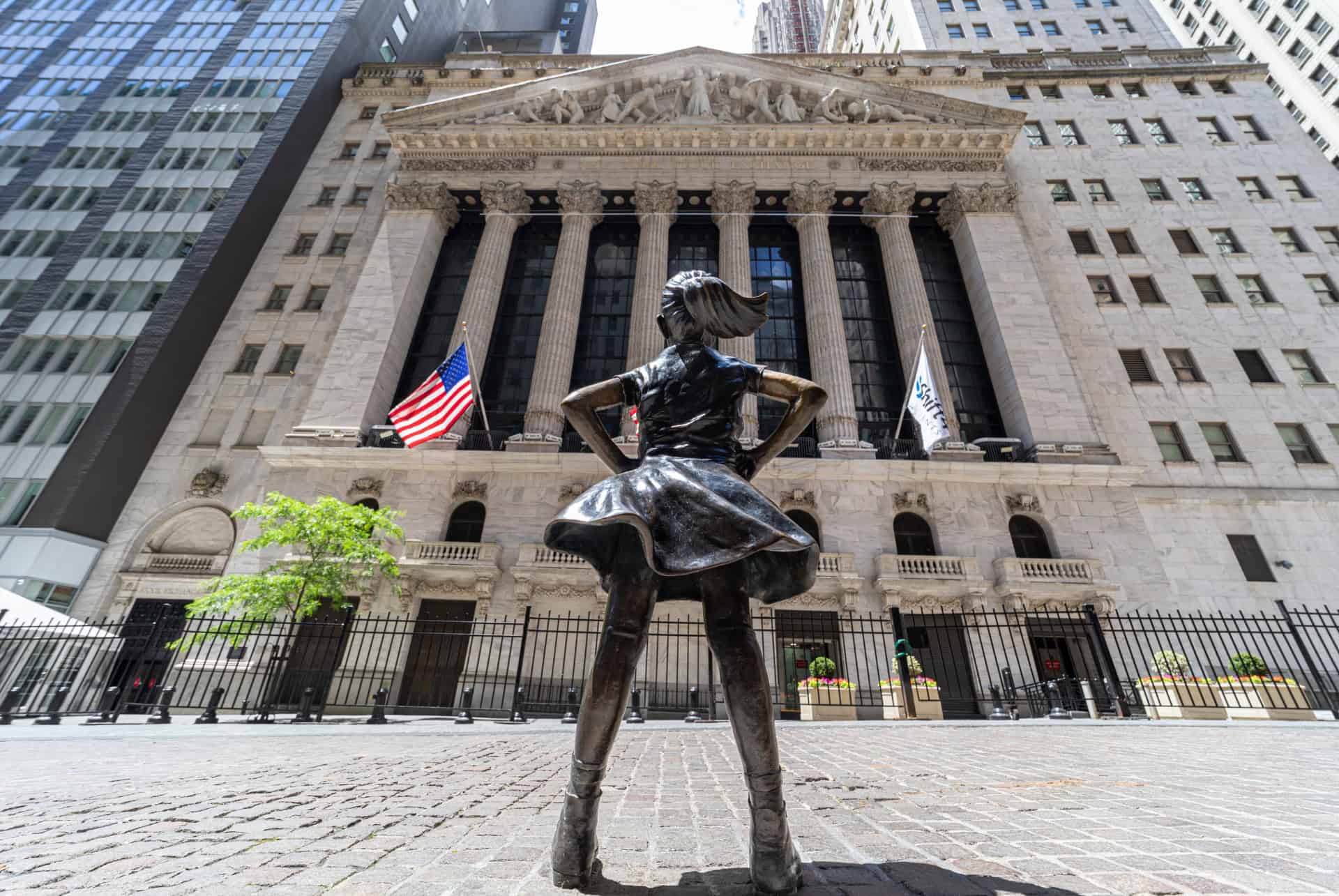 statue fearless girl